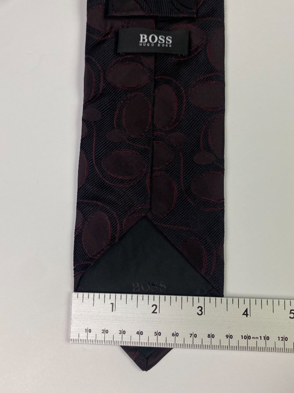 Hugo Boss Tie Black on Burgundy Subtle Geometrc Woven Pattern Silk Italy - Picture 5 of 5